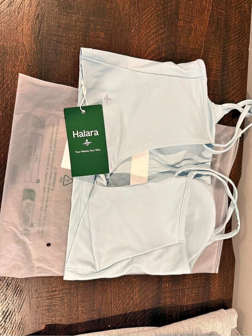 Halara Blue Active wear twisted back top - Picture 3 of 3